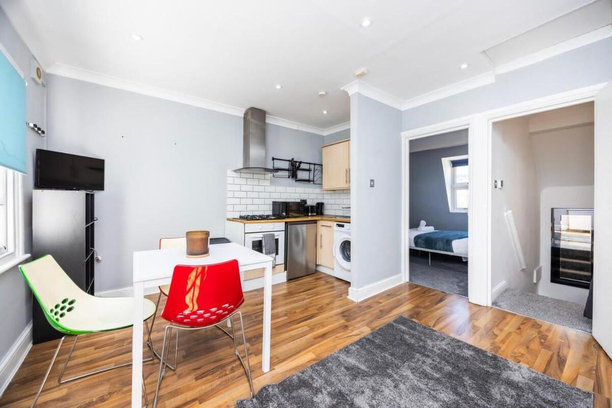 1-bed Flat - Walk To Whitechapel Station Apartment *