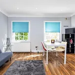 Central 1-Bed Flat - Walk To Whitechapel Station