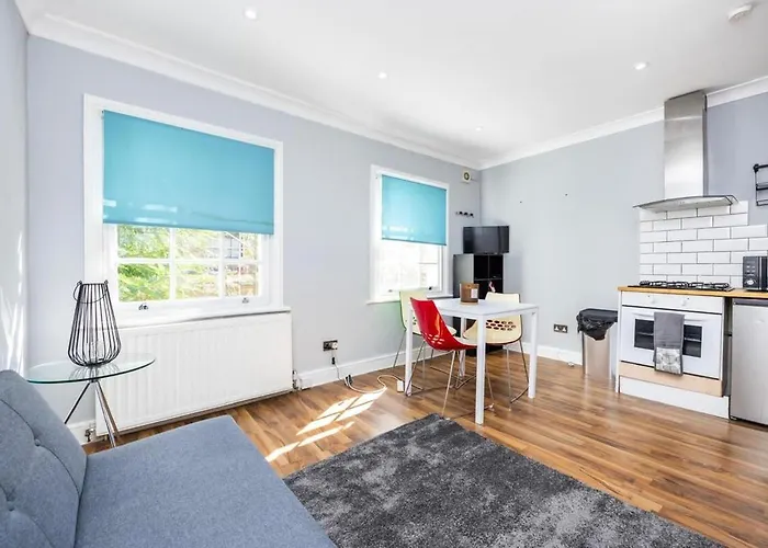 Central 1-Bed Flat - Walk To Whitechapel Station